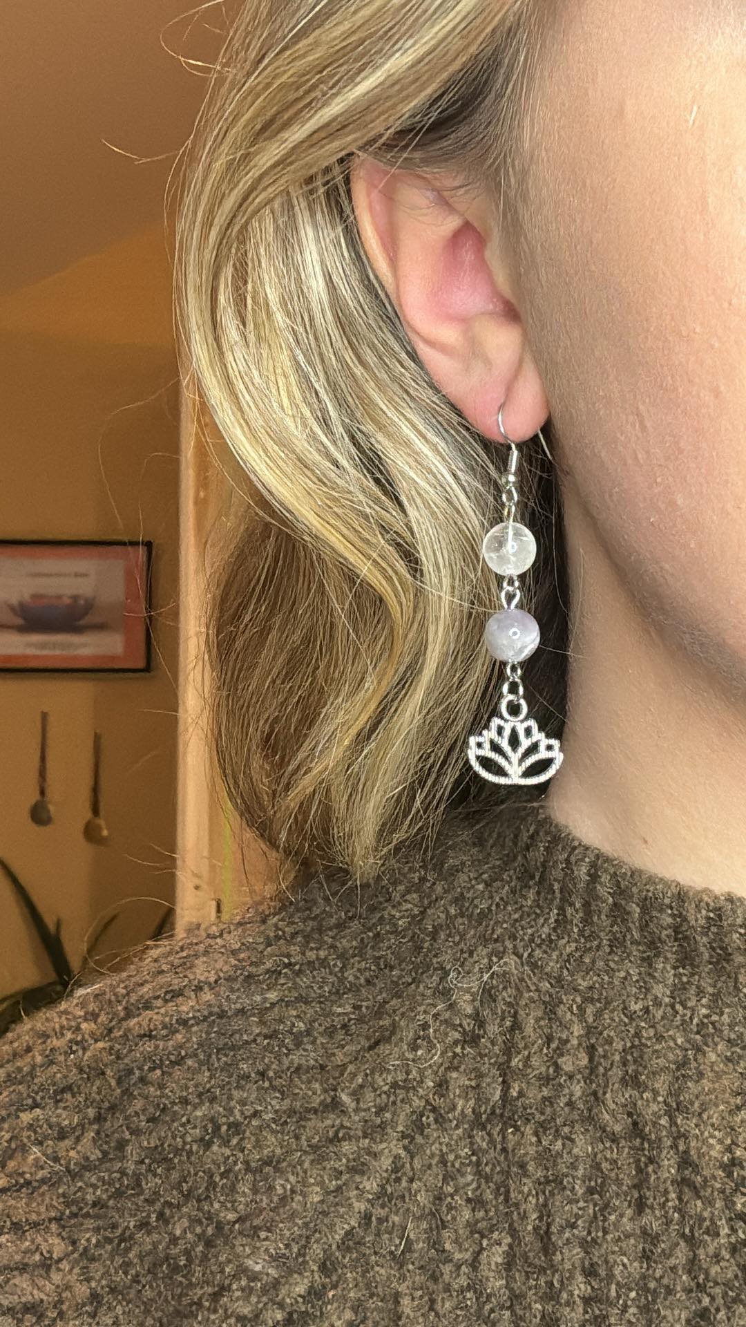 boucles d'oreilles, Améthyste, cristal de roche, fleur de lotus